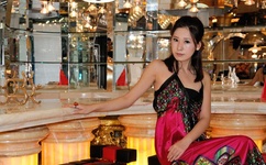 一层一层剥掉女生的衣服的